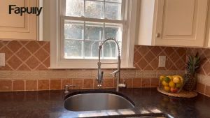 คุณสมบัติของห้องครัวมัลติฟังก์ชั่น 360 วัสดุ หมุนที่สุด รวมหัวฝักบัวสเปรเจ้าและก๊อกน้ำหมุนดึงเย็น สำหรับการก๊อกช้ำครัว