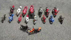 Max Energy Alloy Motorcycle Model 1: 18 Heavy Machine Collection Decoration Boys Birthday Gift