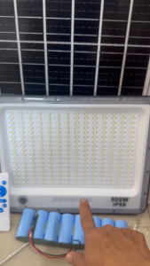 Đèn năng lượng mặt trời đèn led năng lượng mặt trời chống lóa Solar Lamp khung nhôm 50W100W200W300W 500w- bảo hành 2 năm.