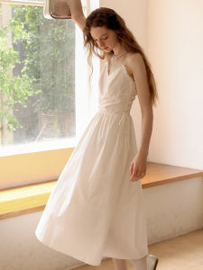 Pure Desire White Pleated Waist Slimming Strap Dress French Style V-neck Retro Long Dress Autumn Season Womens Fashion Dress