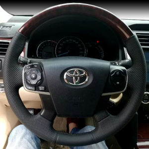 ฝาครอบพวงมาลัยเย็บด้วยมือแบบกําหนดเองกึ่งห่อของแท้ หนัง สําหรับอุปกรณ์เสริมเฉพาะรถยนต์ Camry รุ่นที่เจ็ดของโตโยต้า
