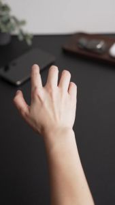 ENERGEA Bazic GoMag Gyre 3-In-1 MagSafe Compatible Wireless Charging Station - Gunmetal/ Gold