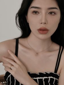 Original Designer QvR Dream Catcher Necklace Pure Silver Luxury Unique Maple Leaf Lockbone Chain Womens Fashion Jewelry