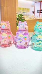 กระติกน้ำ 600ml กระบอกน้ำพลาสติก ฝาครอบกันรั่ว เกอร์ตัว สติกเกอร์ตัวการ์ตูน