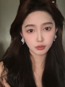 Luxurious Leaf Shaped Diamond Embedded Earrings Versatile Design Sensation Fashionable Jewelry for Women Alloy Plated Silver Gold