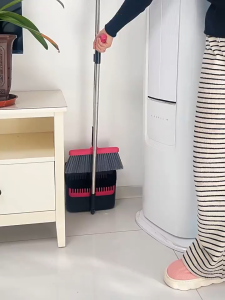 [Black Pink] Roco Penyapu dan Penyodok Sampah Broom with Dustpan Combo Set Upright Standing Dust Pan with Comb Teeth