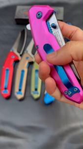 มีดพับพกพา ด้ามมี6สี ตัดเชือก เหลาไม้หั่นผัก เข้าป่าแค้มปิ้ง งานกลางแจ้ง มีคลิปเหน็บกระเป๋าได้ พกพาสะดวก