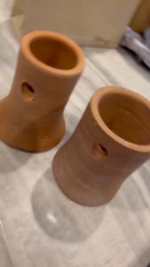 ที่ตั้งขวดน้ําดินเผาสําหรับสัตว์เลี้ยง