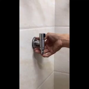 Abu-abu Keran Air Mesin Cuci Otomatis Anti Jatuh 1/2" 304 Stainless Steel Jatuh Otomatis Menghentikan Air Anti Ledakan yang Diperkuat