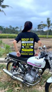 Kaos HIDUP ITU SEDERHANA: Atasan Distro Kata-Kata Bahan Cotton Combet