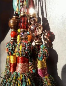 พู่ห้อย และพวงกุญแจหนัง มีลูกปัด และตัวการ์ตูนหลายแบบ พร้อมกระเป๋าและจัดส่ง