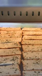 3 มิล ขนมปังกรอบ รสเนยกระเทียม: ขนมปังกรอบ รสเนยกระเทียม (3 มิล)