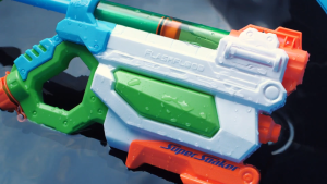 Hộp đồ chơi phun nước giải nhiệt mùa hè Nerf Super Soaker Flash Flood Water Blaster cao cấp giúp tăng khả năng vận động cho bé