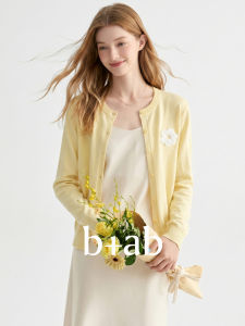 Soft Gentle Style 3D Flower Crew Neck Knitted Cardigan Women