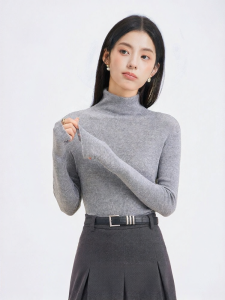Gray High-necked Knit Sweater Small Figure