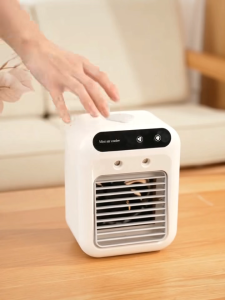 Refrigeration spray cold fan with 500ml water capacity USB charging mini desktop air conditioner fan