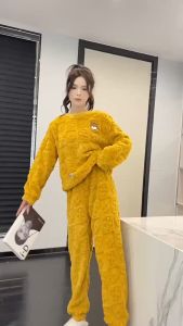 ชุดนอนผู้หญิงในฤดูหนาว ผ้าขนแกะปะการัง หนา แขนยาว น่ารัก หลวม ชุดอยู่บ้าน