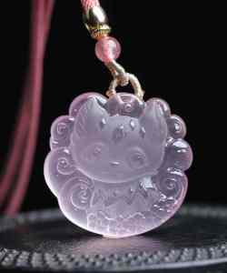 Hexagonal star 🌟 powder powder crystal nine-tailed fox pendant 👑 natural powder crystal hand-carved nine-tailed fox beauty must imply [fox is born with spirituality and noble love ability] Size: 34 35 12.7mm