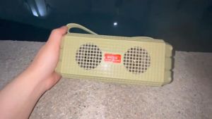 ลำโพงบลูทูธไร้สายแบบพกพากลางแจ้ง วิทยุพลังงานแสงอาทิตย์เสียงดนตรีกล่องซับวูฟเฟอร์เบส Mp3สเตอริโอ