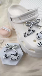 Bộ 8 Sticker Charm 3D chủ đề Mèo xám nhựa cứng gắn Dép Sục Cá Sấu MayTo JB-371