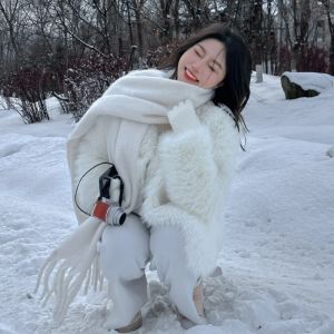 ผ้าพันคอขนสัตว์เนื้อหนาสีพื้นสำหรับผู้หญิงในฤดูหนาว ผ้าคลุมไหล่แบบสวมหัว แฟชั่นเกาหลี ผ้าไหมโพลีเอสเตอร์ 230x50 ซม.