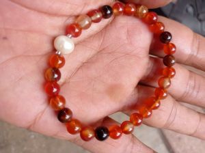 gelang batu alam asli natural Sulaiman madu 6 mm kombinasi satu butir mutiara asli