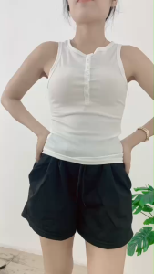 ชุดเซ็ตมินิมอลแฟชั่นใหม่ เสื้อแขนกุดคอปกทรงสวยเข้าคู่กับกางเกงขาสั้น