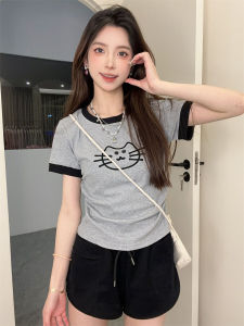 เสื้อยืดลายแมวการ์ตูนสุดน่ารักสำหรับผู้หญิงในช่วงฤดูร้อน สีบล็อก คอกลม แขนสั้น ไม่เปิดหลัง ทรงสั้น สไตล์เกาหลี ผ้าฝ้าย