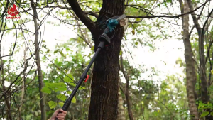 ONEVAN 2.13M Telescoping Pole Chainsaw Brushless 8 Inch Electric Chainsaw Cordless Garden Tree Pruning Tool 180° Adjustable High Branch Saw For Makita 18V Battery
