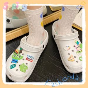 PiShops พร้อมส่งจากโกดังในไทย รองเท้าหัวโตแฟชั่นพร้อมการ์ตูนเอเลี่ยนสีเขียว ตัวงานน่ารักมาก วัสดุที่ใช้มีคุณภาพราคาไม่แพง มี 4 สี ใครยังไม่มีรีบกดด่วนๆ พิกัดในตะกร้าเลยจ้า