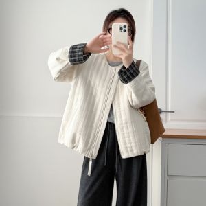 เสื้อแจ็คเก็ตผ้าฝ้ายลายสก็อตบุขนแกะแบบหนาสำหรับผู้หญิงไซส์ใหญ่ในฤดูหนาว แขนซิปแบบสวมสบาย แจ็คเก็ตคาร์ดิแกนแบบลำลอง