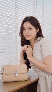 Bộ hộp quà YUUMY (Túi đeo chéo nữ YUUMY YN302 + Hộp quà YHQ3T + Túi giấy YTG3T + Túi rút BVR3838 + Thiệp cảm ơn YBT1)
