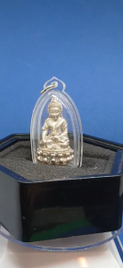 Very BeautifulPeacefully look Nur Galai Ngern(Silver Plated) Phra Kring Amulet Pawaret(Medicine Buddha )With Holy Kring Inside Kring Healing powers of the Bhaisajyaguru from famous Temple Wat Suthat泰国大名鼎鼎Wat Suthat非常古老慈祥造型铜镀银药師佛(灵佛)佛牌内部有摇珠已包好精美厚版透明防