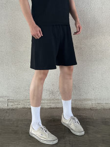 กางเกงขาสั้นผู้ชายทรงหลวมสไตล์อเมริกัน 400 กรัม ทรงเข้ารูป กางเกงขาสั้นห้าแฉกสีพื้นสำหรับฤดูร้อน กางเกงลำลองสไตล์อเมริกันสำหรับผู้ชาย
