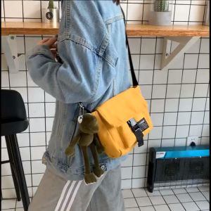 Tas Crossbody & Messenger Bag: Gaya Klasik yang Modern