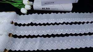 White Cotton Lace Trim Eyelet Floral Lace Ribbon Scalloped Embroidery Lace Trim for Dress Pillow Dolls/Pets Clothes (7 Yards x 2.5 Inch)