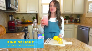 Nước chanh dạng bột Pink Lemonade Wylers Light 8 sticks của Mỹ