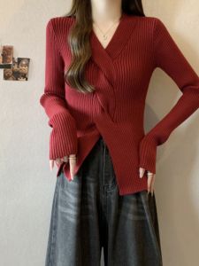 เสื้อสเวตเตอร์ถักคอวีสีแดงสำหรับผู้หญิง ฤดูใบไม้ร่วง 2025 ใหม่ ไซส์ใหญ่ เสื้อชั้นใน คอวี แขนยาว ทรงหลวม ปกติ
