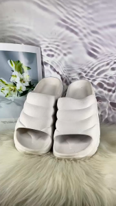 Thick Sole New Fashion Platform  Lightweight Slip on Rubber Womens Slipper 8833