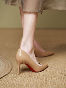 รองเท้าส้นสูงสีดำสุดเซ็กซี่สำหรับผู้หญิง 2024 ทรงหัวแหลม ด้านข้างเปิด วัสดุด้านในเป็นหนังนิ่ม ใช้ได้ตลอดปี รองเท้าแฟชั่นส้นสูง