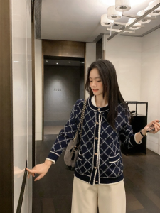 ALOHA LU | Áo Cardigan Len Caro Đính Kim Cương Thiết Kế Độc Đáo Phong Cách Vintage