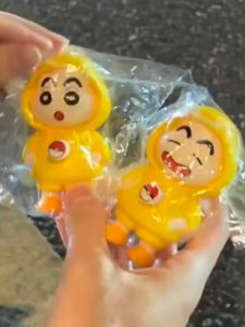 Móc Khóa Xoay Mặt Shin Chan Crayon Face Change Cậu Bé Bút Chì Đồ Chơi Trẻ Em Đổi Mặt Bấm Hình Vô Tri