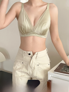 MiiOW | เสื้อชั้นในผ้าซาตินคอวีบางเฉียบ ไร้โครง ทรงเกาะอก ระบายอากาศได้ดี ไม่มีช่องว่าง เสื้อชั้นในแบบเกาะอกสำหรับหน้าอกเล็ก