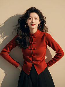 เสื้อสเวตเตอร์ถักสีแดงสไตล์จีนใหม่สำหรับผู้หญิง ฤดูใบไม้ร่วง/ฤดูหนาว 2025 ขนาดเล็ก คอตั้ง ปกติ คอตั้ง ปกติ