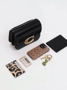 new style 2024 Coach Cross Body Shoulder bag for Women official store authentic original CM551 CM557 Leather sling bags Size: 22cm(L)x16cm(H)x9cm(W)。