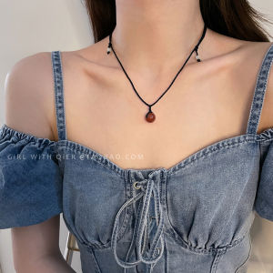 สร้อยคอโซ่สีดำทอแบบแฟชั่นสำหรับผู้หญิง สร้อยคอจี้หินอัลฟ่า โซ่เสื้อกันหนาว โซ่เพื่อนรักใหม่ 2025 สร้อยคอแบบลำลอง