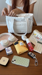 BAGSMART Tote Bag สําหรับผู้หญิง กระเป๋าโท้ทพองน้ําหนักเบาพร้อมช่องใส่ของ กระเป๋าถือกระเป๋าสะพายผ้านวมสําหรับเดินทาง ทํางาน