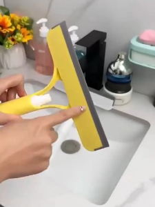 ที่เช็ดกระจกแบบมีแปรงและไม้รีด 3 สี ทำความสะอาดหน้าต่าง-ปัดน้ำฝน ไม่เหลือคราบเหนียว ME0066