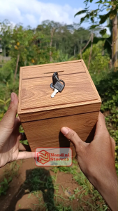 PROMO PRODUK BARU! Celengan Kotak Persegi 15x15x20 Marun Motif Serat Jati