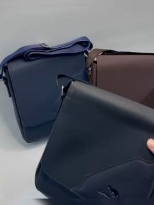 กระเป๋าสะพายข้างจิงโจวสำหรับผู้ใช้ ขนาด 8 นิ้วเป็นสีล้วนมี 3 สีสำหรับผู้ชายที่กำลังฮิตงานสวยเหมือนในรูป